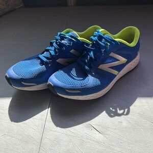 New Balance tennis shoes